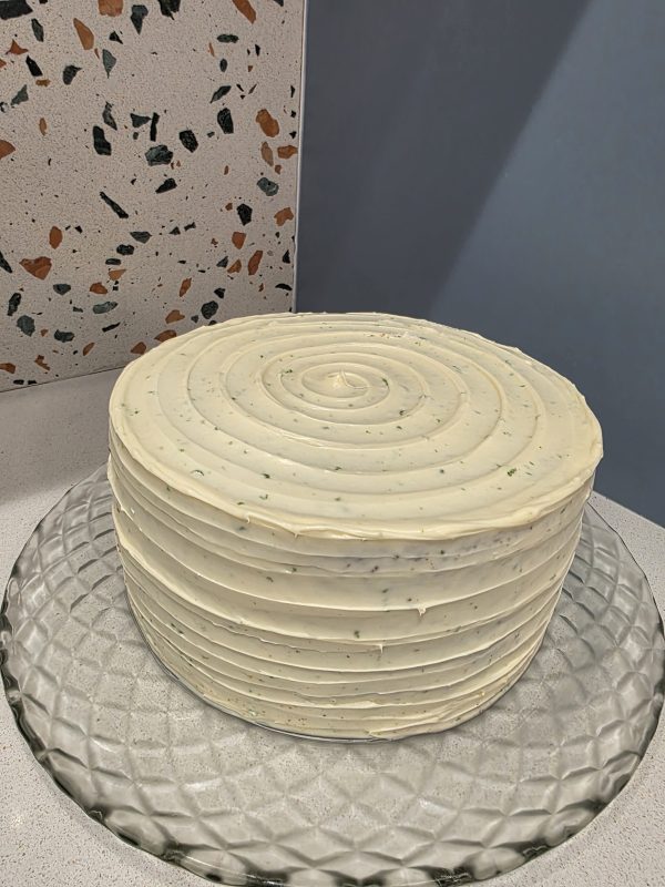 Torta de Brigadeiro de Limão com Geleia de Frutas Vermelhas